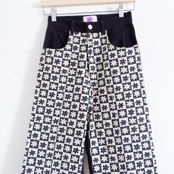 sold- LISA SAYS GAH! Robyn Jeans in Black Daisy Check - Picture 6 of 13